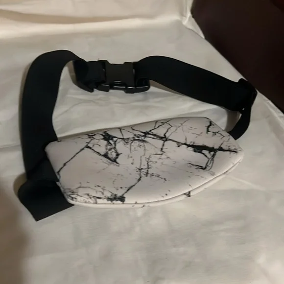 Abstract Oak And Reed Fanny Pack - Picture 3 of 8